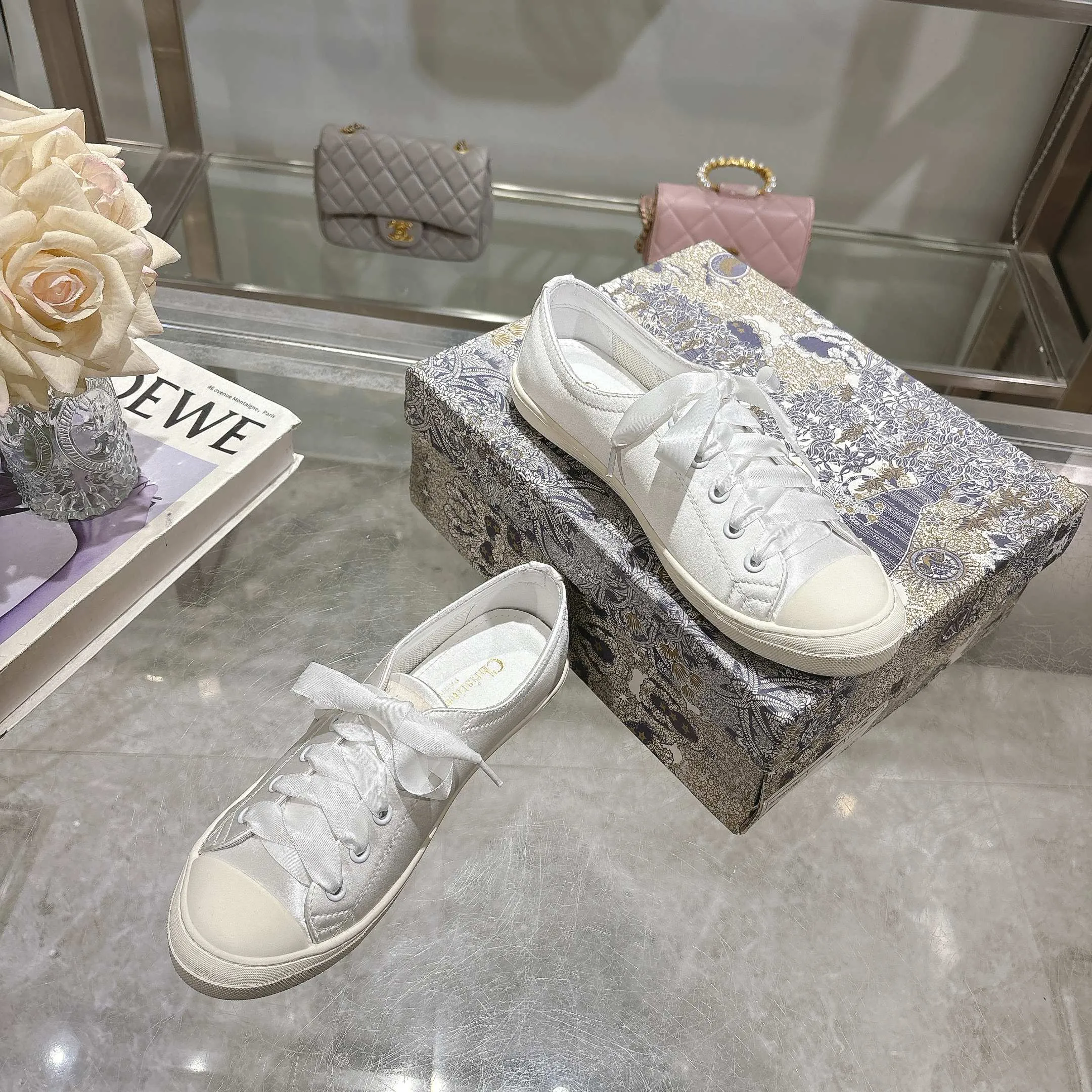 👟👟Ex-factory price 440👟👟 Dior ballet-style casual shoes, the same style as celebrities, satin fabric, breathable mesh lining, sheepskin for feet, wear-resistant rubber sole, size 35-40.